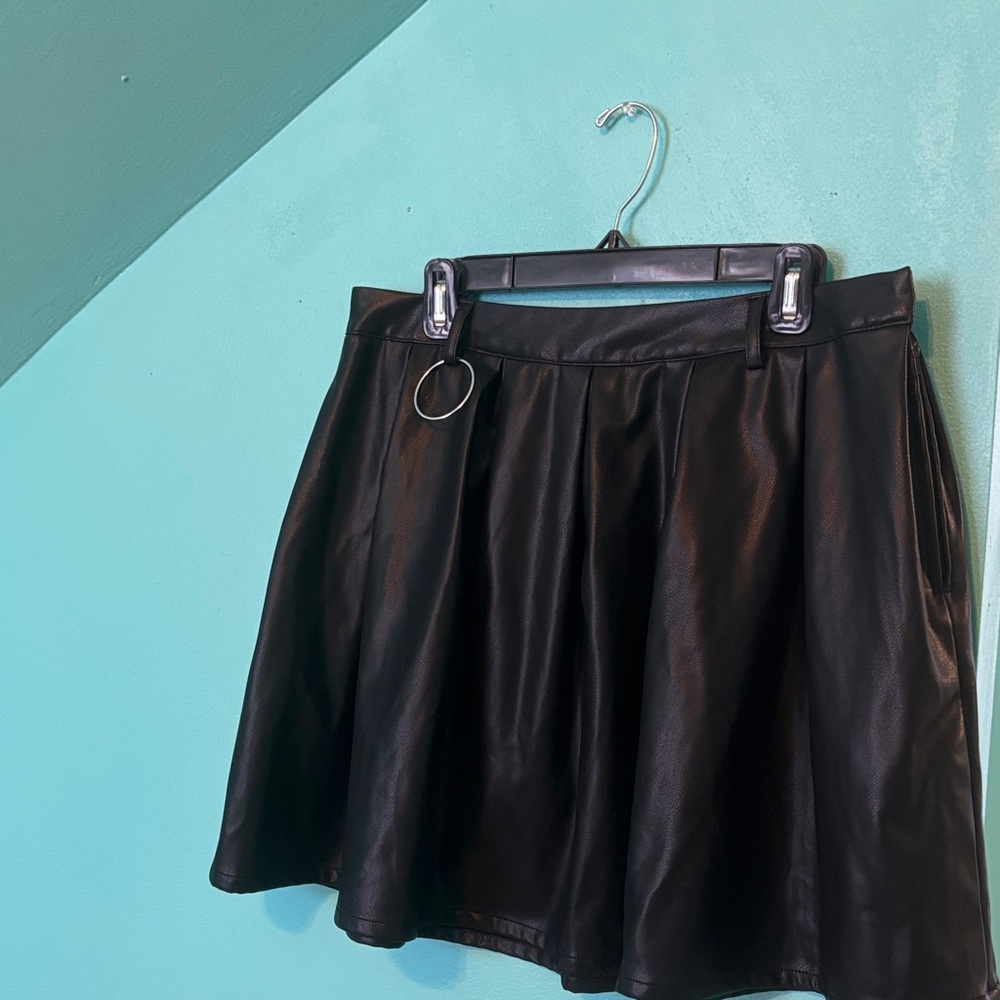 Chic Black Midi Skirt